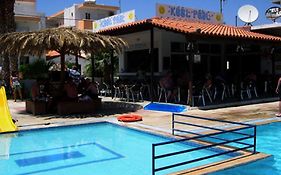 Peters Kool Pool Studios And Apartments